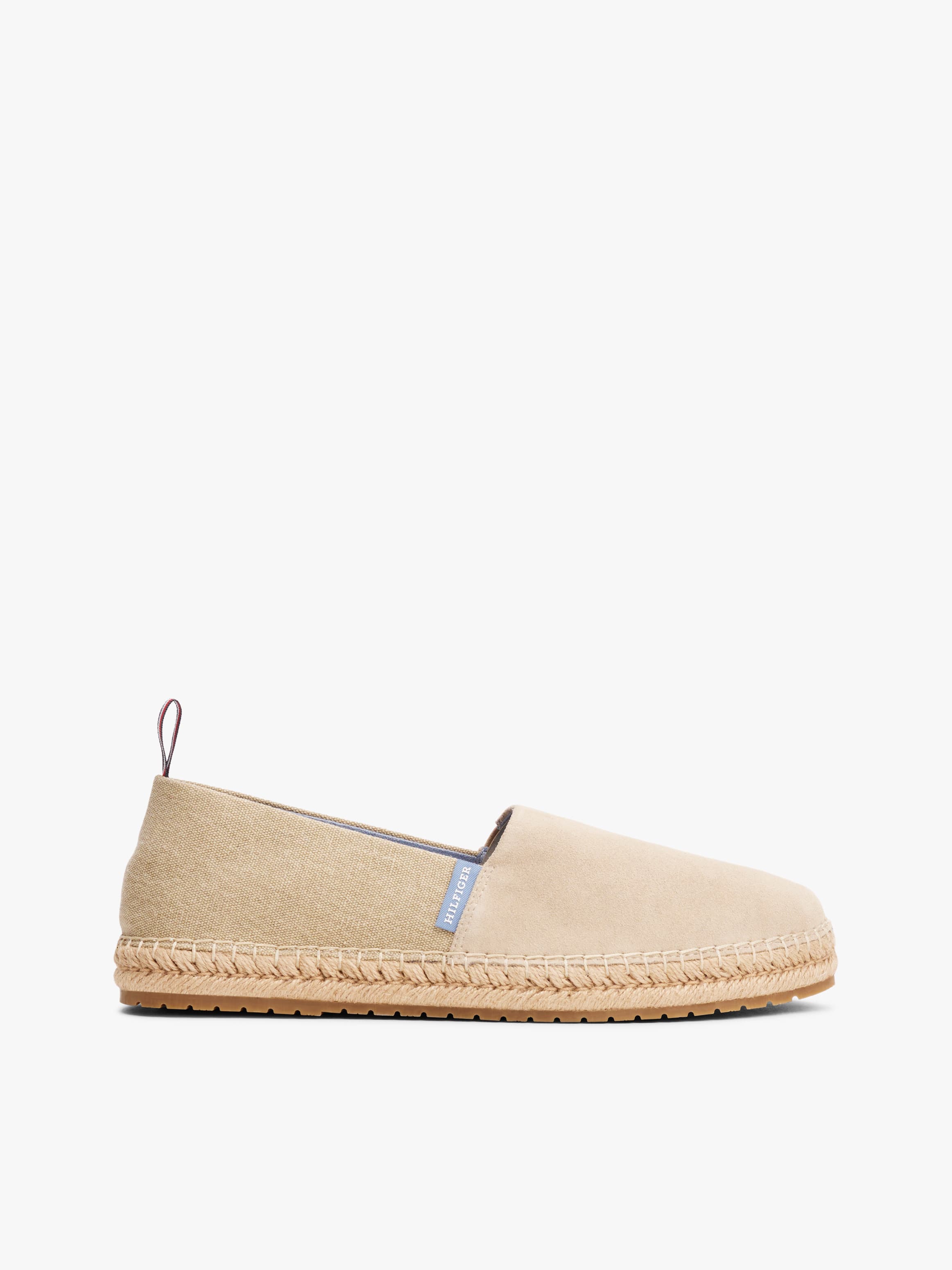 تيشيرت بلون موحد مطرز بالشعار 